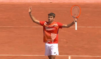 Lokoli chute au dernier tour des qualifs à Roland Garros.