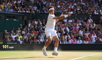 Federer en piste sur le Centre Court 