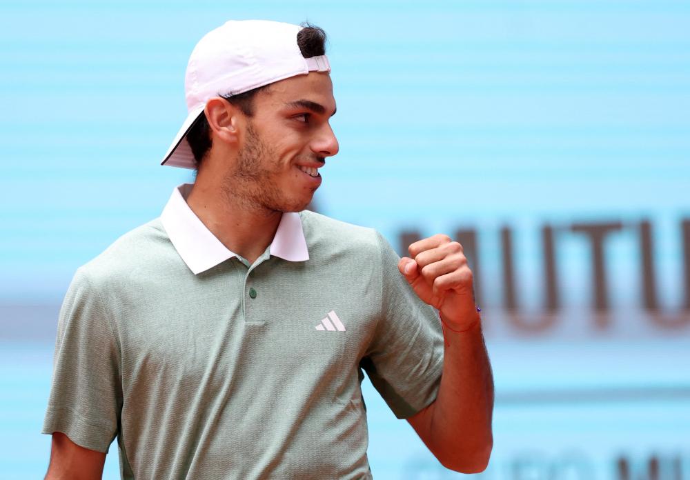 Cerundolo topples Zverev and joins Fritz in Madrid quarter-finals!