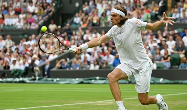 Tsitsipas kvalificerer sig til anden runde med autoritet!