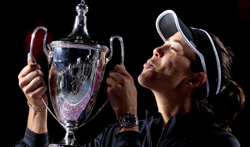 Huge emotion for Muguruza, 1st Spaniard to win the WTA Finals