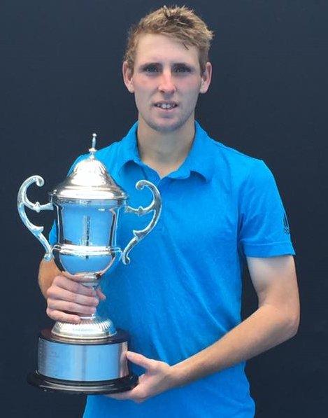 Scott Jones, non-classé à l'ATP, remporte le championnat d'Australie junior, s'octroyant ainsi une WC pour les qualifications à Melbourne