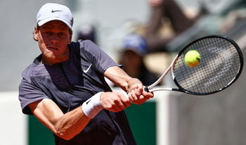 Sinner sans trembler rejoint les demi-finales à Roland-Garros