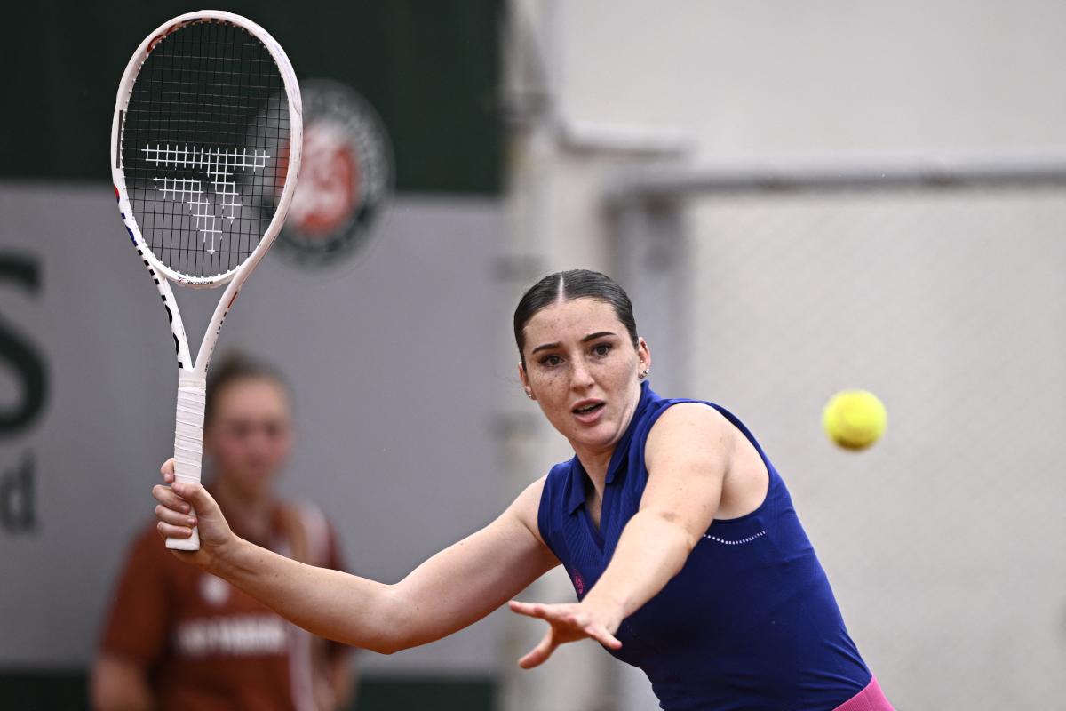 Jacquemot dominates Sakkari, Paquet misses the mark in the first round at Roland-Garros