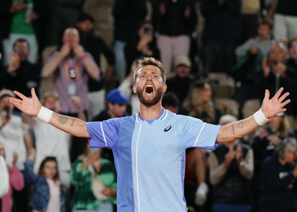 Op Roland Garros gooit Moutet Jarry opnieuw omver in een vurige sfeer