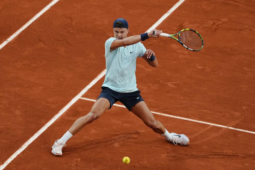 Rune si riprende dallo spavento prima di affrontare Zverev al Roland-Garros