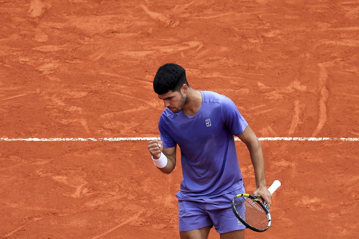 Alcaraz Opens Barcelona Tournament with Win Against Quinn