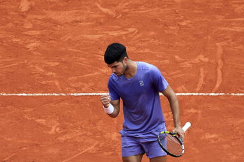 Alcaraz Opens Barcelona Tournament with Win Against Quinn  