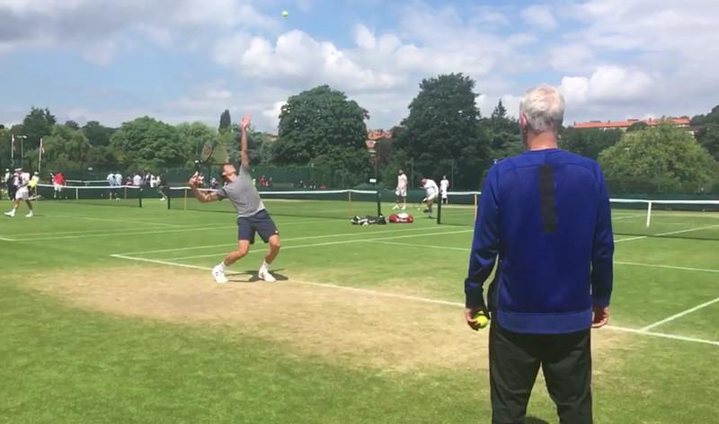 Raonic s’entraîne sous l’œil attentif de John McEnroe à Wimbledon