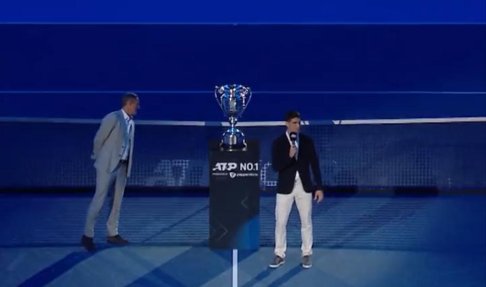 Alcaraz a reçu son trophée de n°1 mondial de fin de saison à Turin en marge des ATP Finals