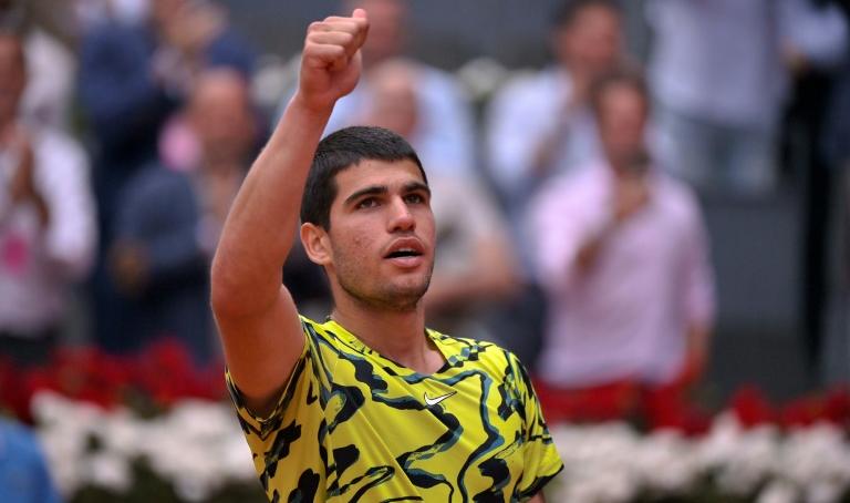 Alcaraz dompte Dimitrov et rejoint Zverev pour un remake de la finale 2022 à Madrid.