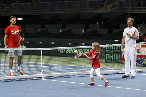 Coupe Davis : Wawrinka s’entraîne avec sa fille pour préparer la rencontre face aux Pays-Bas 