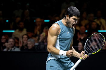 Alcaraz wins his first indoor title in Rotterdam!