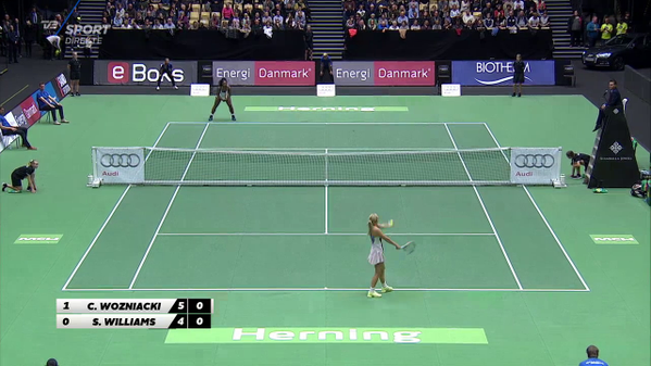 Wozniacki a battu Serena Williams 6-3 6-4 à l'Energi Danmark Champions Battle, une exhibition au profit du développement du sport danois