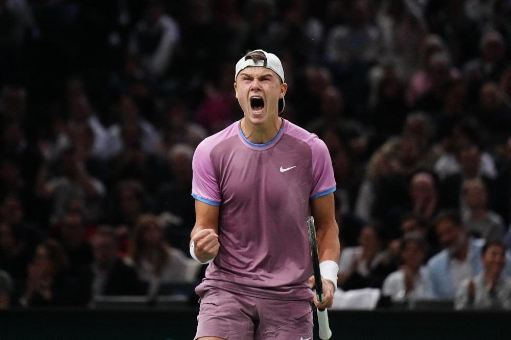 Rune skrällde mot De Minaur och tog sig till semifinal i Paris