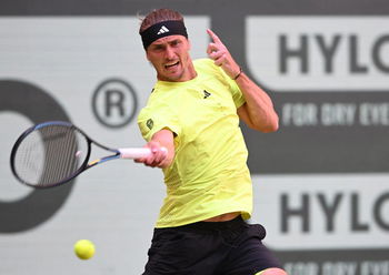 Zverev Escapes Sonego's Clutches to Advance to Halle Quarterfinals  