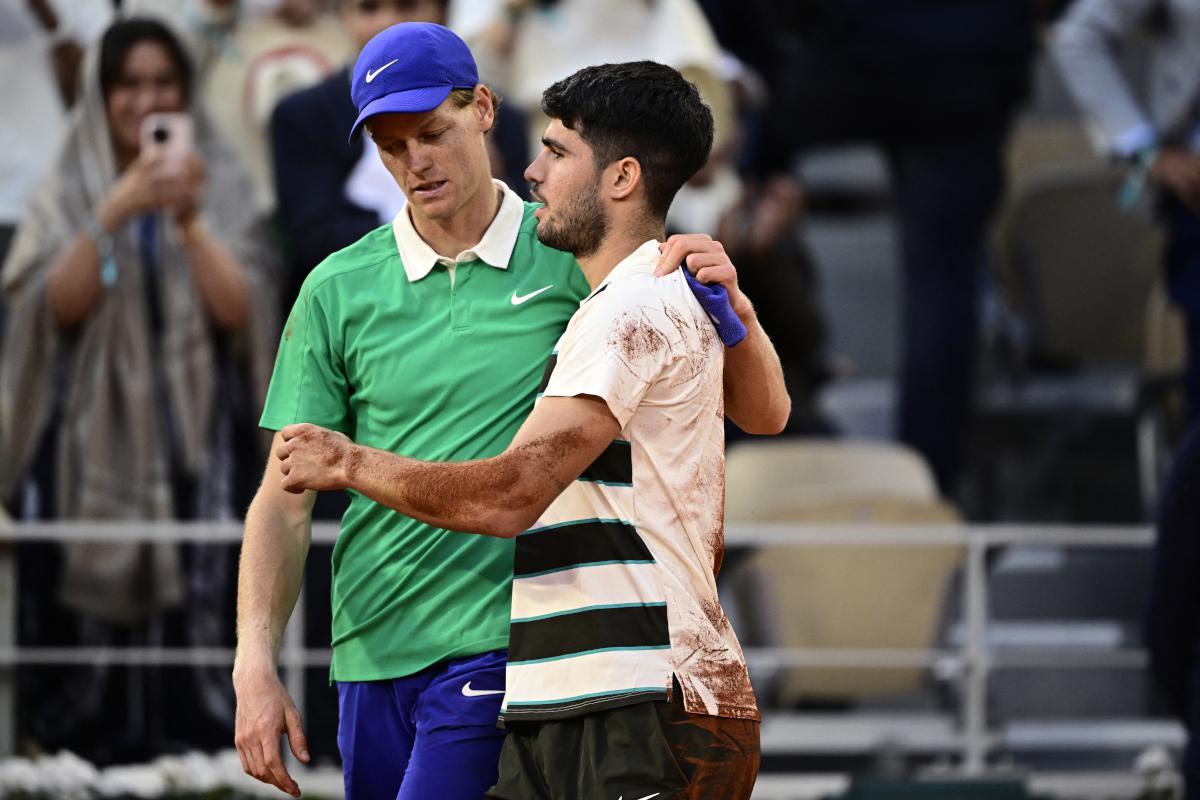 « On a l’impression qu’il n’y a qu’Alcaraz qui peut le mettre en danger », Cervara, coach de Medvedev, analyse la finale monumentale jouée entre Alcaraz et Sinner