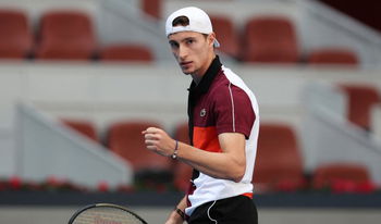 Humbert sauve une balle de match pour rallier le 2e tour à Bâle.