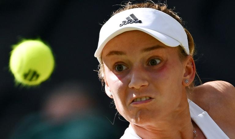 Kalinskaya retira-se no 2º set, Rybakina nos quartos de final em Wimbledon