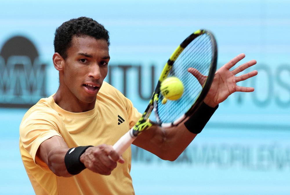 Auger-Aliassime surprises Rublev and takes the lead in Madrid!