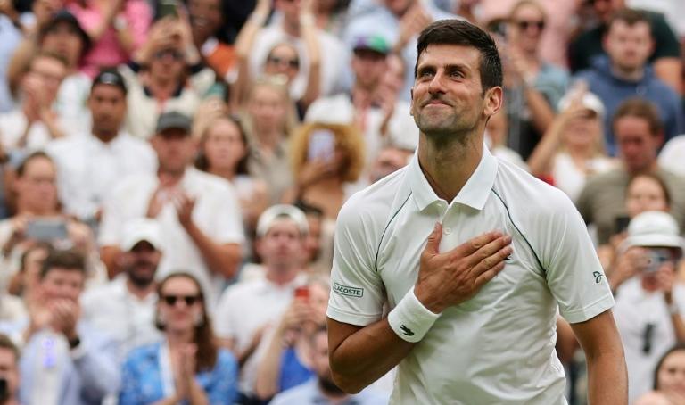 « C’est la première fois qu’il me voit jouer et que je gagne le match », Djokovic réagit à la présence de Federer à Wimbledon 