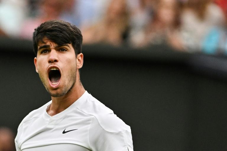 Alcaraz evita o 5º set contra Humbert para chegar aos quartos de final em Wimbledon