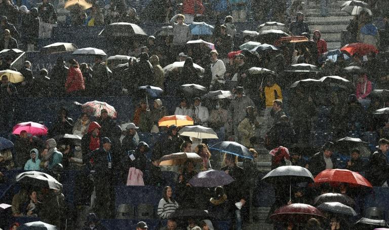 Giornata da incubo a Napoli, tutti gli incontri annullati questo sabato
