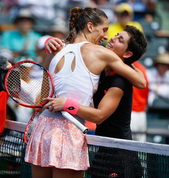 Le câlin de Petkovic à Suarez Navarro après leur demie à Miami