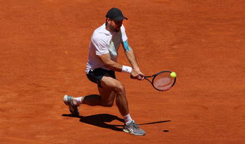 Insolite - Karatsev qualifies on a tweener in Rome
