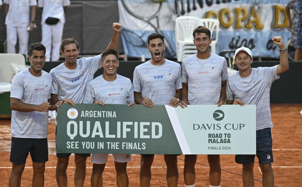 Argentina narrowly avoids disaster against Kazakhstan in Davis Cup!