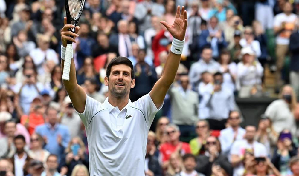 Djokovic just beat Fucsovics to reach his 10th Wimbledon semi-final! It's also his 41st Grand Slam semi-final and his 100th win on grass