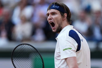 Bublik Upsets Sinner in Second Round at Halle  