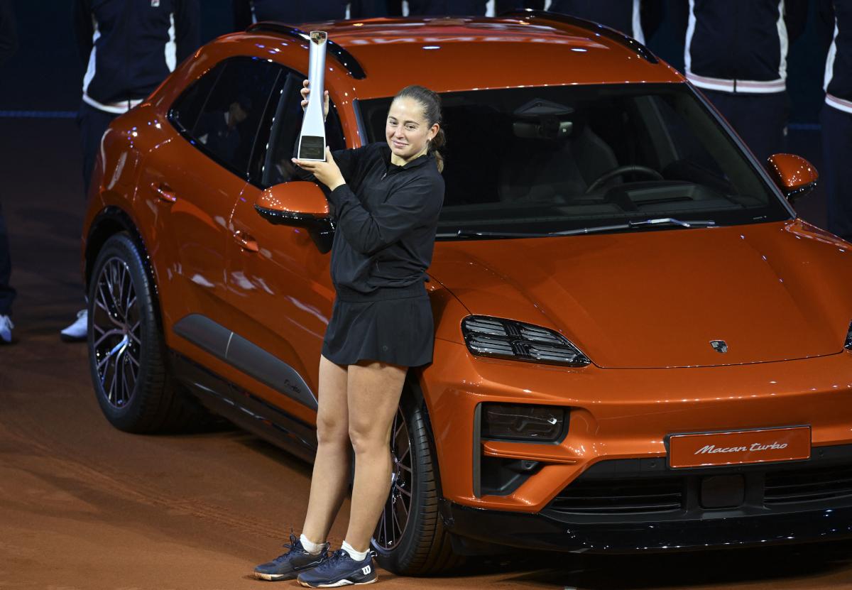 Video - Ostapenko Takes the Wheel of Her Prize Car Won on the Stuttgart Court  