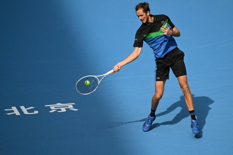 Humbert bouscule Medvedev mais s'incline à Pékin.