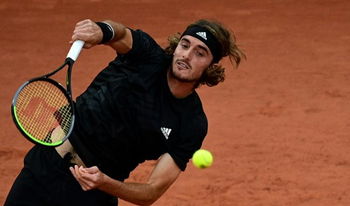 Tsitsipas sur abandon