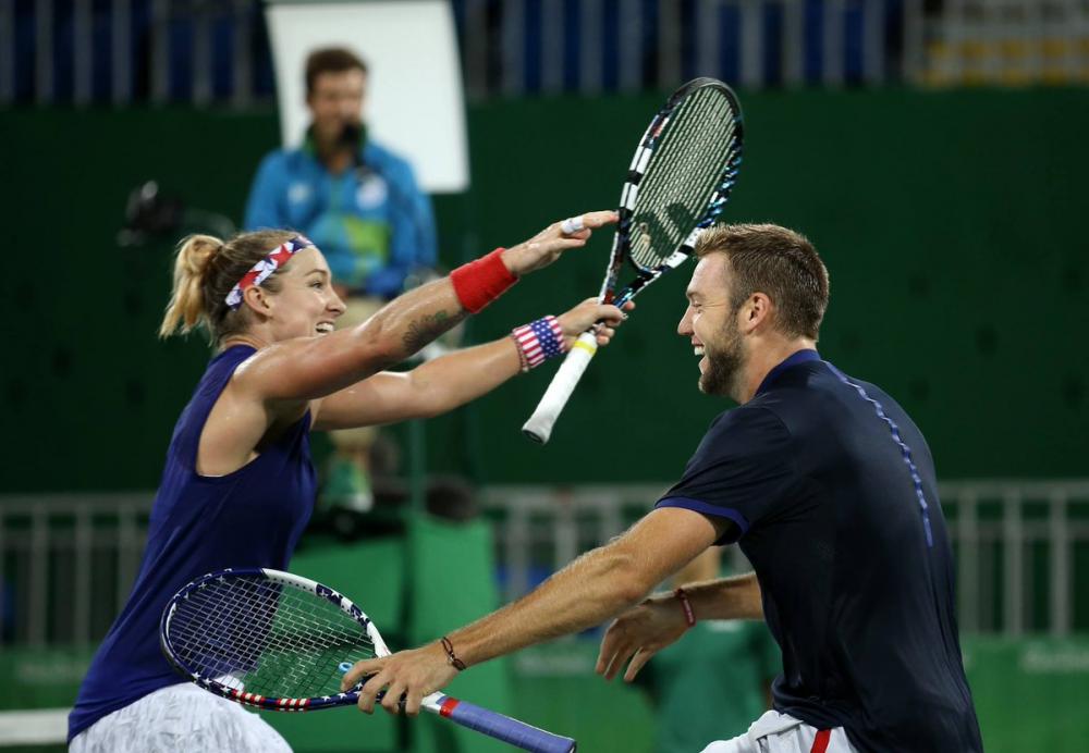 Sock et Mattek-Sands en finale du double Mixte aux Jeux Olympiques de Rio après leur victoire contre la paire Stepanek/Hradecka 6-4 7-6.