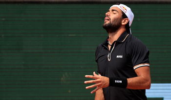 Berrettini blessé et forfait à Monte-Carlo. Vainqueur d'un duel à rallonge face à Cerundolo mercredi, l'Italien souffre d'une déchirure de grade 2 du muscle oblique interne (abdominaux).