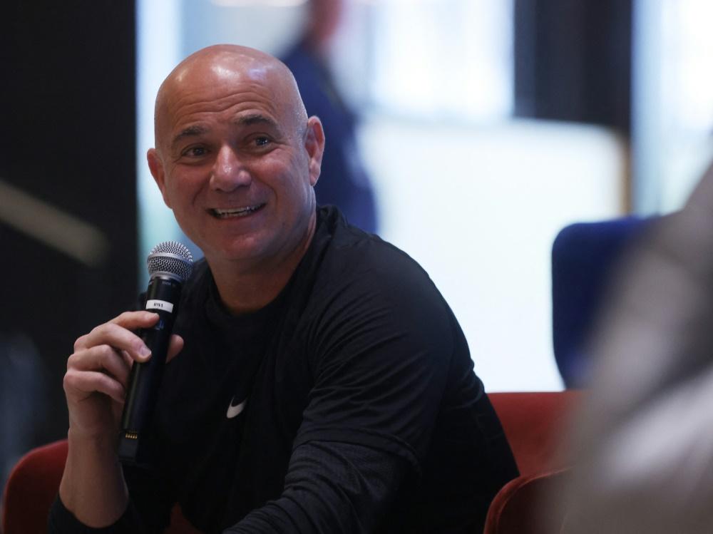 Agassi fait une apparition surprise au Challenger de Phoenix