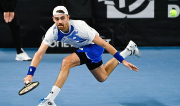Bonzi in the Adelaide quarter-finals, Cazaux and Guinard fall in the last eight