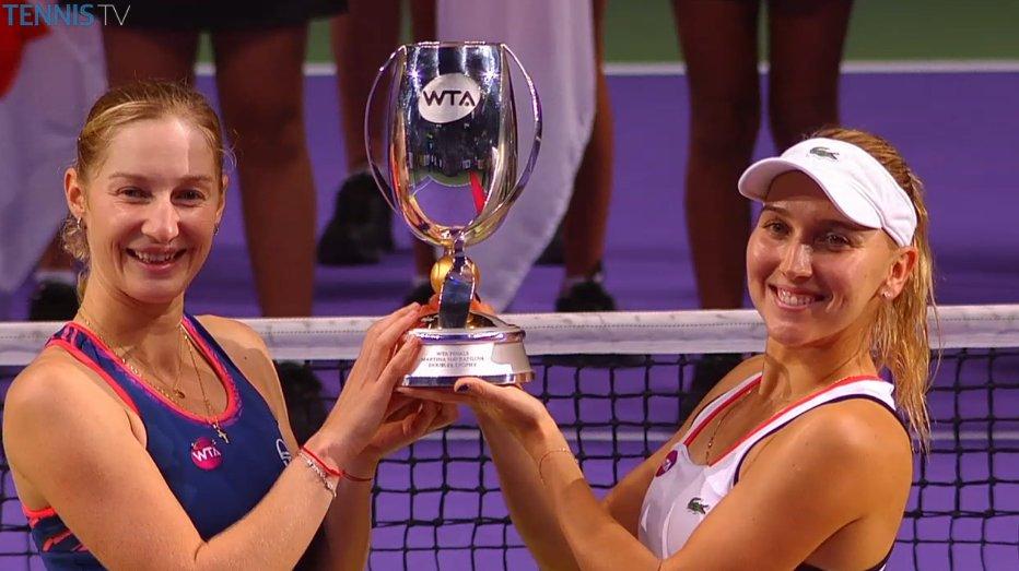 Makarova/Vesnina remportent les WTA Finals pour la première fois de leurs carrières en s'imposant face à Mattek-Sands/Safarova 7/6 6/3
