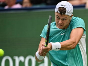 Rune rebuilds his confidence in Basel before trying to defend his title in Paris.