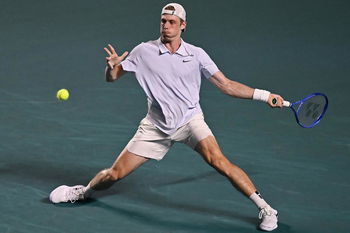 „Sein erstes Turnier war in Dallas und am Ende habe ich gewonnen“, Shapovalov spricht über Yatzy, seinen Glückshund, bevor er im Finale von Los Cabos spielt  