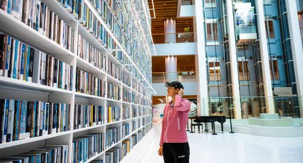 Garcia en visite à la grande bibliothèque de Dubaï