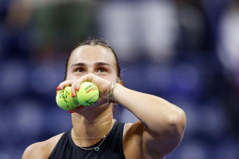 Sabalenka sto opp mot Zheng og publikum: En perfekt holdning.