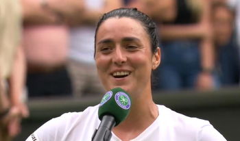 Jabeur : Je souhaiterais qu'on échange ma victoire d'aujourd'hui (sur Rybakina) contre ma défaite de l'an dernier en finale, si je peux (rires)