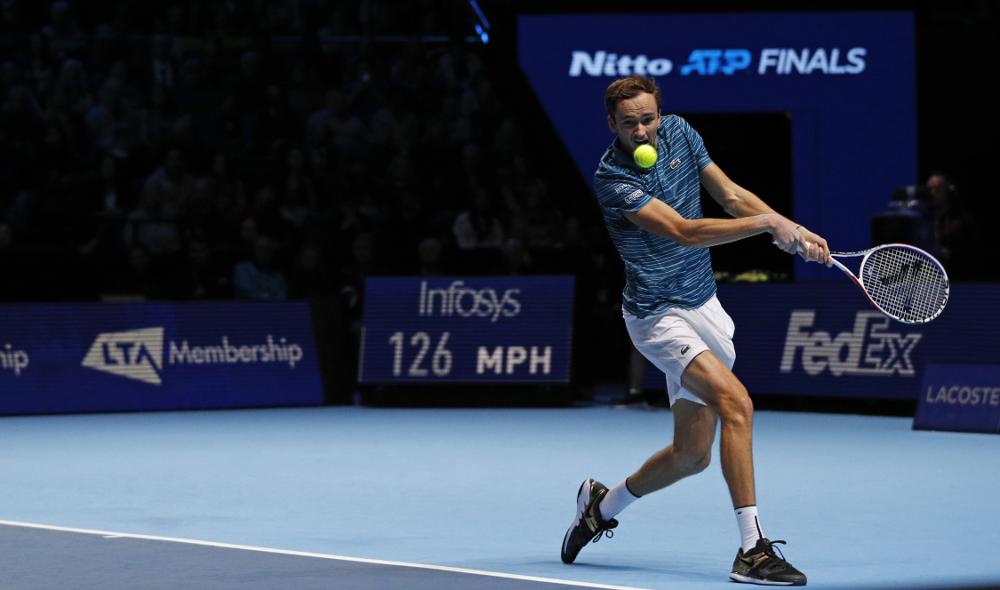 Medvedev en tête face à Nadal ! Plus percutant derrière son service, le Russe à arraché le 1er set au tie-break