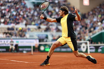 Tsitsipas reaches the third round at Roland-Garros in two steps