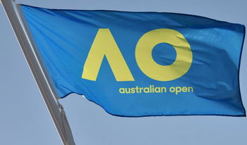 Halys et Moutet chutent d'entrée en qualifis de l'Open d'Australie, battus par Sakharov et Eubanks