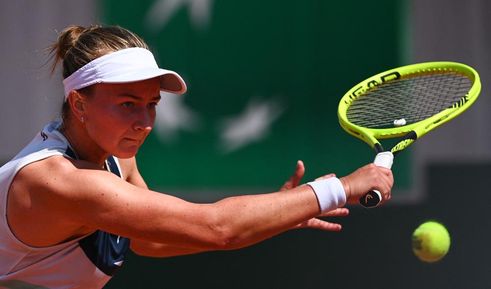 Krejcikova sauve une balle de match et se hisse en finale de Roland Garros ! Elle vient de se défaire de Sakkari tout au bout du suspens