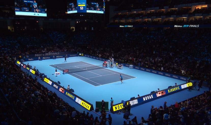 C'est parti entre Djokovic et Federer dans l'O2 Arena de Londres ! Le vainqueur se qualifiera pour les demi-finales de ces ATP Finals
